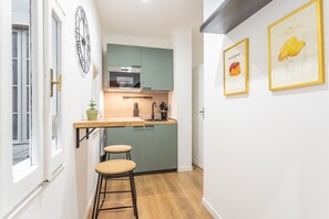 Fridge, microwave, coffee/tea maker, electric kettle