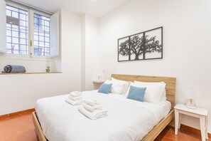 2 bedrooms, iron/ironing board, free WiFi, bed sheets - 2 BDR Navona Quintessential Charm (Roma)