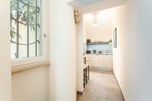 Fridge, coffee/tea maker, electric kettle, toaster - Pantheon Giovanni's Hideaway (Roma)