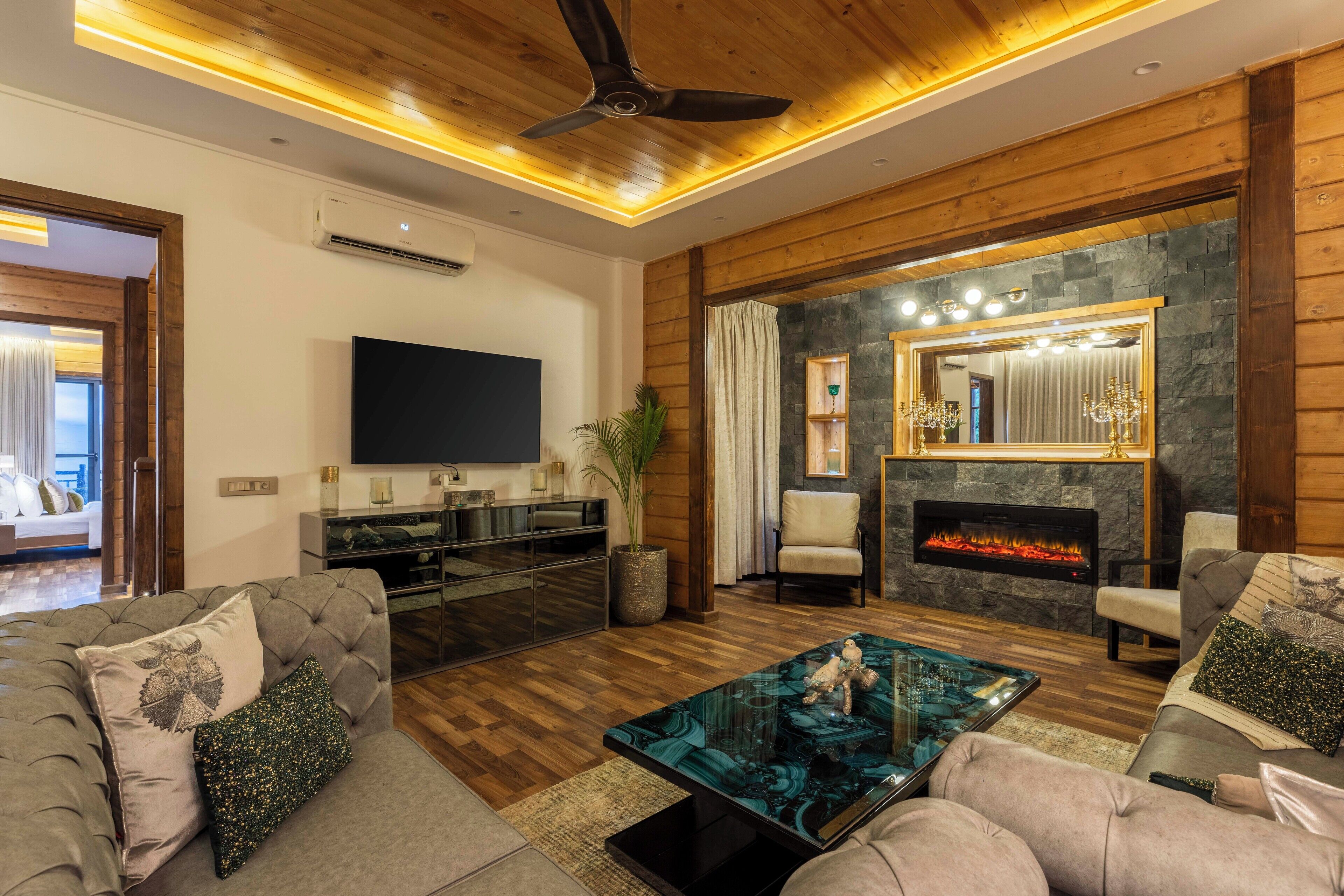 Classic Room, Mountain View (Kashi) | Living area | Offices