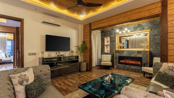 Classic Room, Mountain View (Kashi) | Living area | Offices