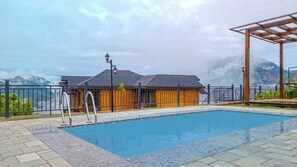 Outdoor pool - Amã Stays & Trails Kashi House, Rishikesh (Narendranagar)