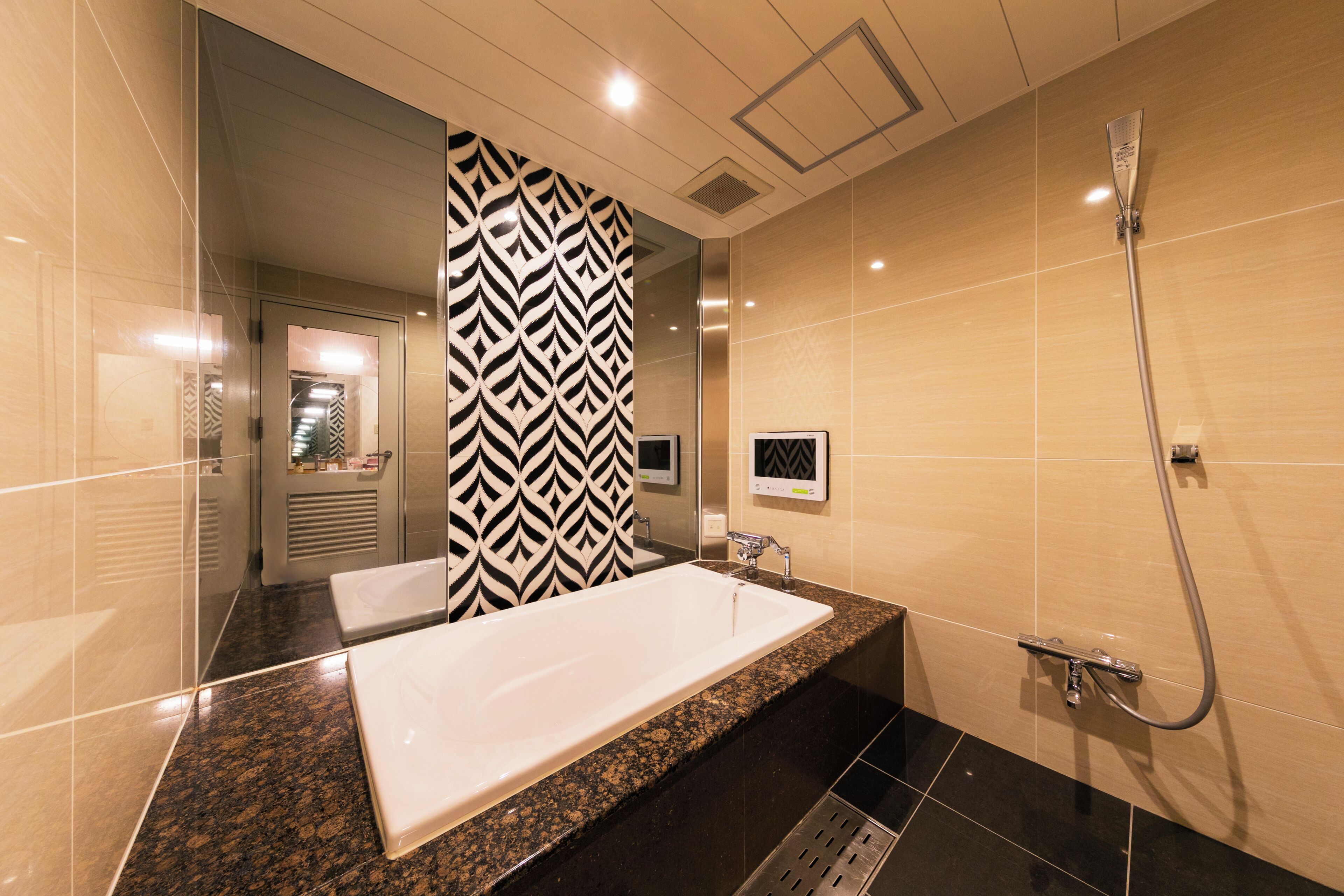 Standard Room | Bathroom | Free toiletries, hair dryer, bathrobes, slippers
