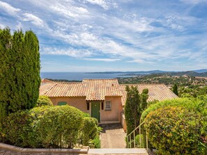 Exterior - Beautiful apartment for 4 people with pool, A/C, WIFI, TV, terrace and pets allowed (Roquebrune-sur-argens)