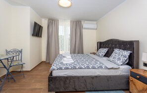 4 soverom, strykejern/-brett, wi-fi (inkludert) og sengetøy