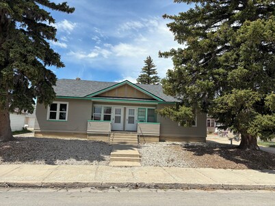 One block from downtown One bed one bath with extra folded out bed.