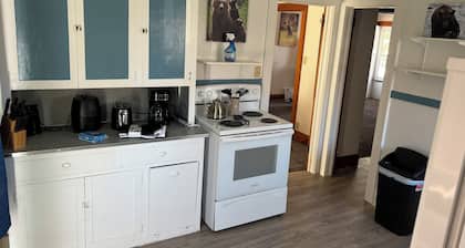 One block from downtown One bed one bath with extra folded out bed.