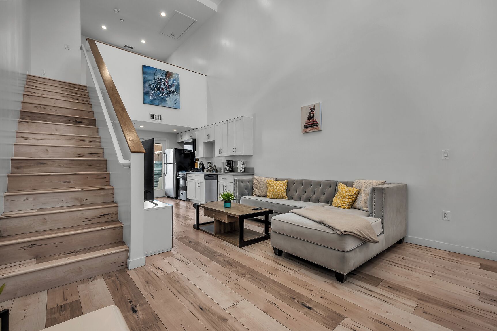 Stylish Loft With 1-Bedroom & Balcony with WiFi, AC & Gated Parking Close to DT