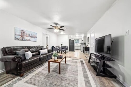 2-bedroom apartment in cool Fort Smith with AC