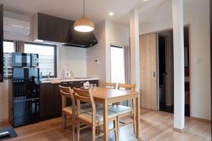 Televisión de pantalla plana de 43 pulgadas con canales por cable