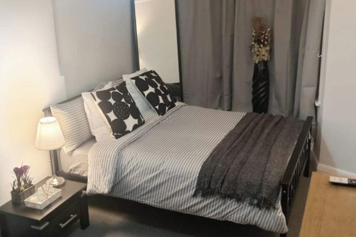 2 habitaciones, tabla de planchar con plancha, wifi y ropa de cama 