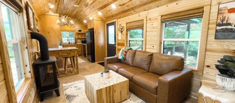 Apache Log Cabin - Walk to Lake, Pet Friendly