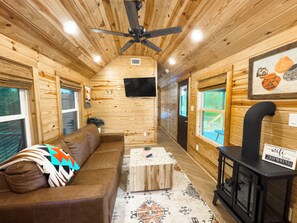 Smart TV, fireplace - Apache Log Cabin - Walk to Lake, Pet Friendly (Somerville)