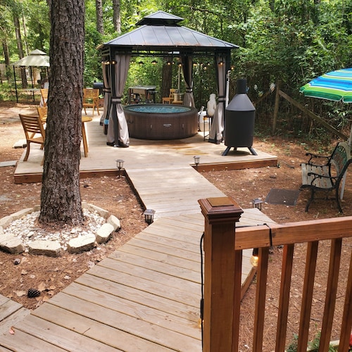 Cozy 2-bdrm campground trailor, w/Tiny 1 bed home in nature Richlands! 6 total!