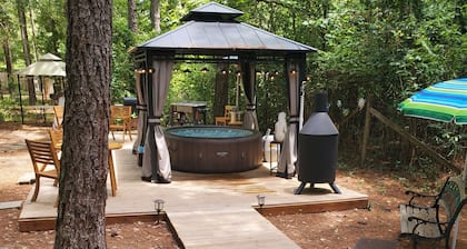 Cozy 2-bdrm campground trailor, w/Tiny 1 bed home in nature Richlands! 6 total!