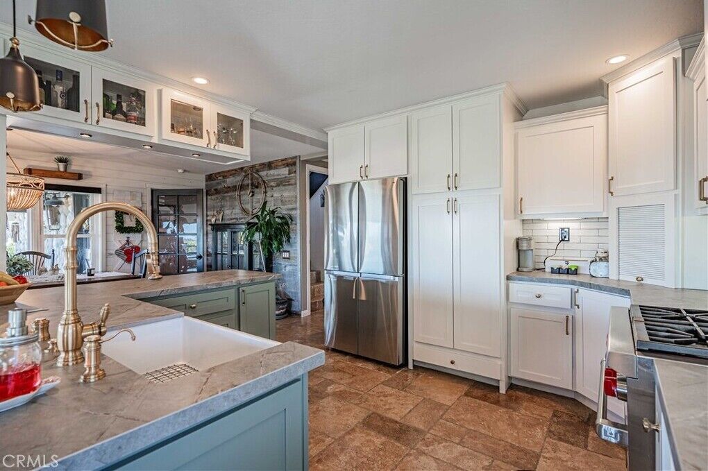 Spacious 4 bedroom, 3 bath with playground!. Panoramic view, private and gated 