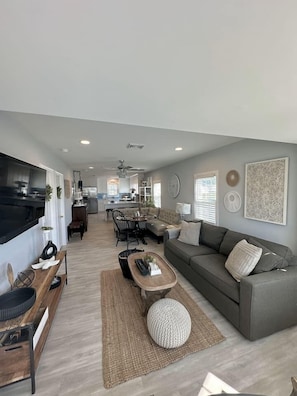 Smart TV, books - Sunset Aware Cottage, beach block with water views (Lower Township)