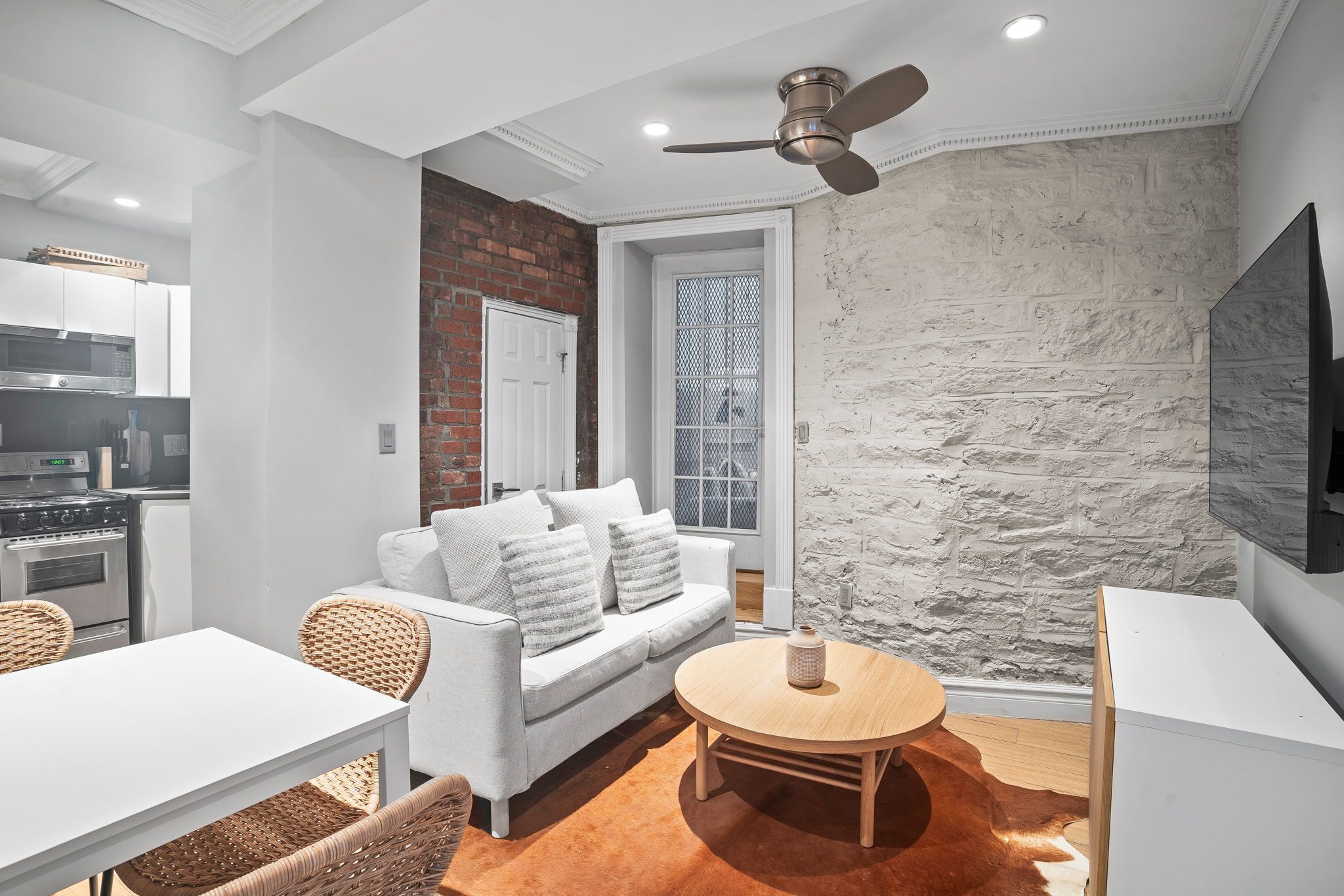Super Cozy and Chic 3 Bd 1 bath apt