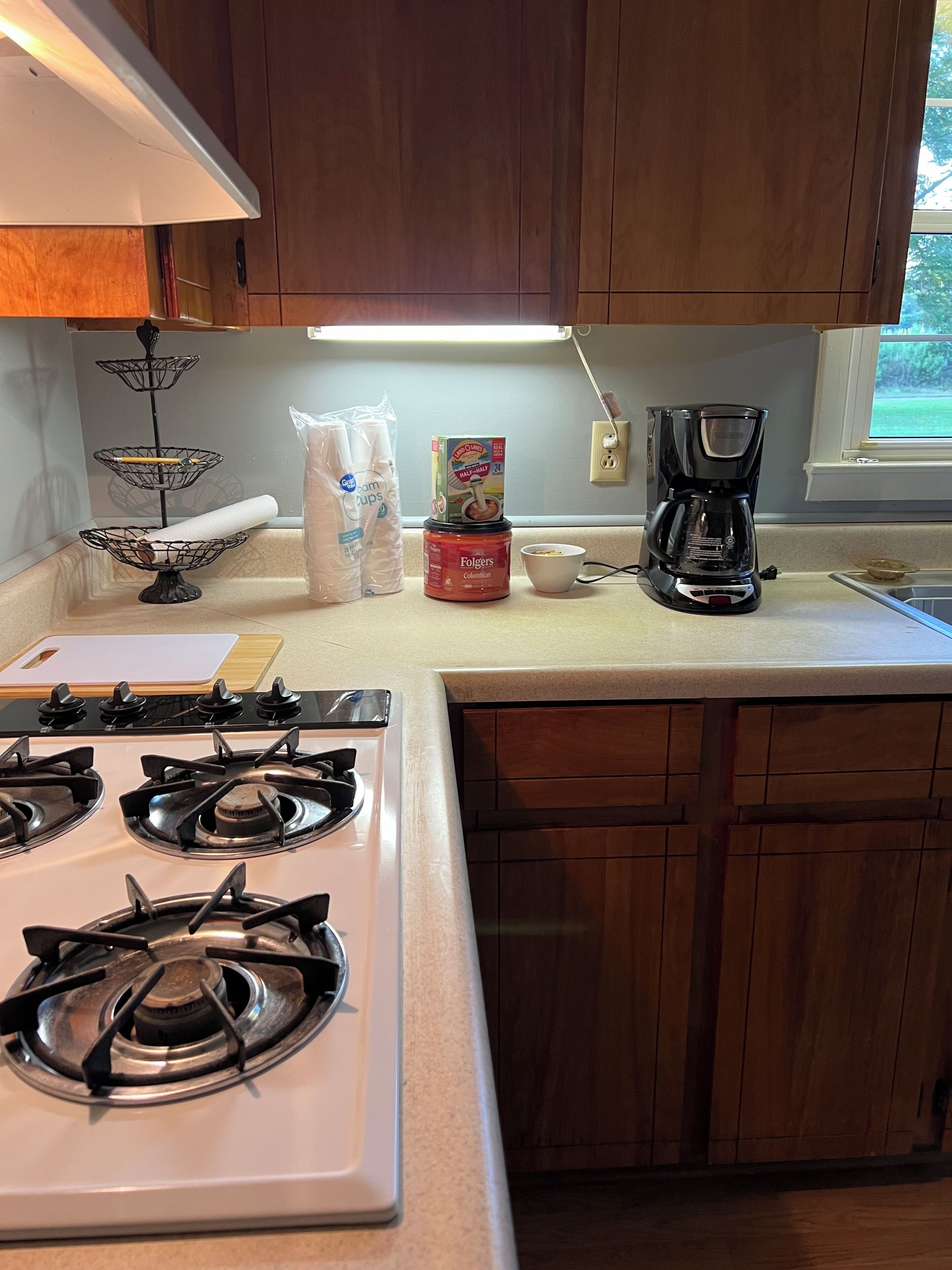 Micro-ondes, four, plaque de cuisson, cafetière/bouilloire