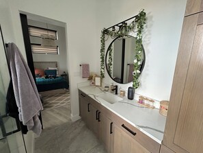 4 slaapkamers, een strijkplank/strijkijzer, wifi, beddengoed