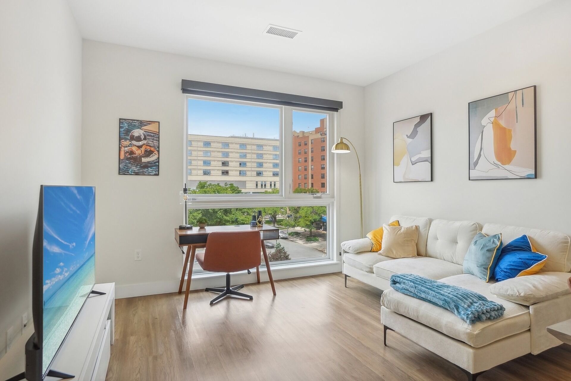 Luxury 1 Bedroom, Gym, Spa, Garage, King bed