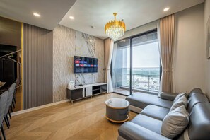 Presidentiële suite, 2 slaapkamers, toegang tot de clublounge, uitzicht op zwembad | Lakens van Egyptisch katoen, luxe beddengoed, donsdekens