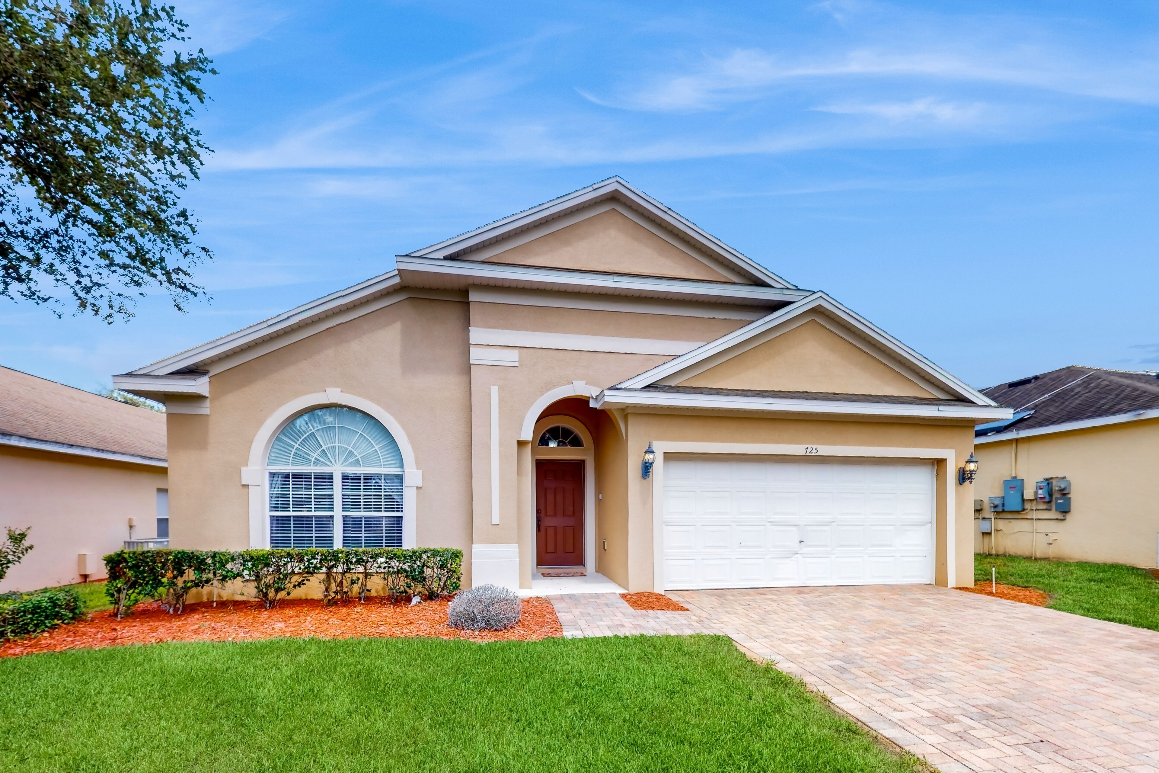 Cozy home near theme parks, WiFi, private pool & W/D, pool table
