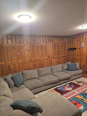 Smart-TV, fotballspill og bordtennis