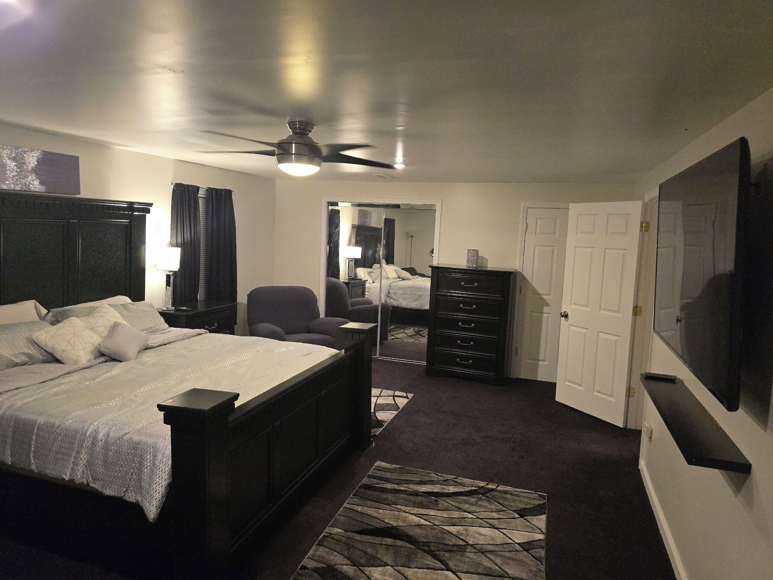 4 bedrooms, iron/ironing board, free WiFi, bed sheets