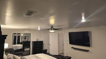 4 bedrooms, iron/ironing board, free WiFi, bed sheets