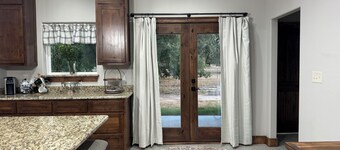 Charming 3-bedroom new build close to Bois d Arc Lake outside of Honey Grove TX