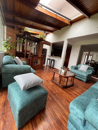 Natural Enchant Residence located near edificios la cuadra area & beautiful yard