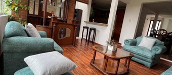 Natural Enchant Residence located near edificios la cuadra area & beautiful yard