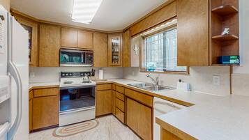 Refrigerador, microondas, horno, placa de cocina