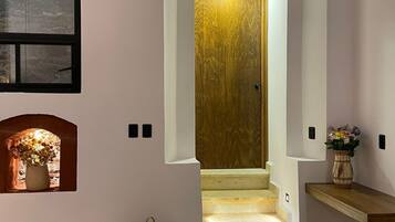 羽絨被、記憶棉床墊、遮光窗簾/窗簾、熨斗/熨衫板