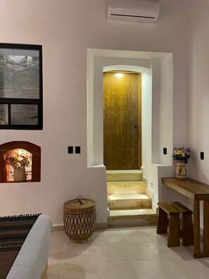 Couette en duvet d'oie, matelas mémoire de forme, rideaux occultants