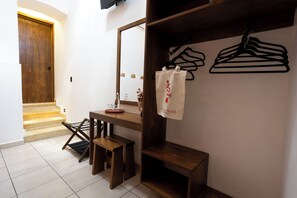 Down duvets, memory-foam beds, blackout curtains, iron/ironing board - Casa Sofi Oaxaca (Oaxaca)