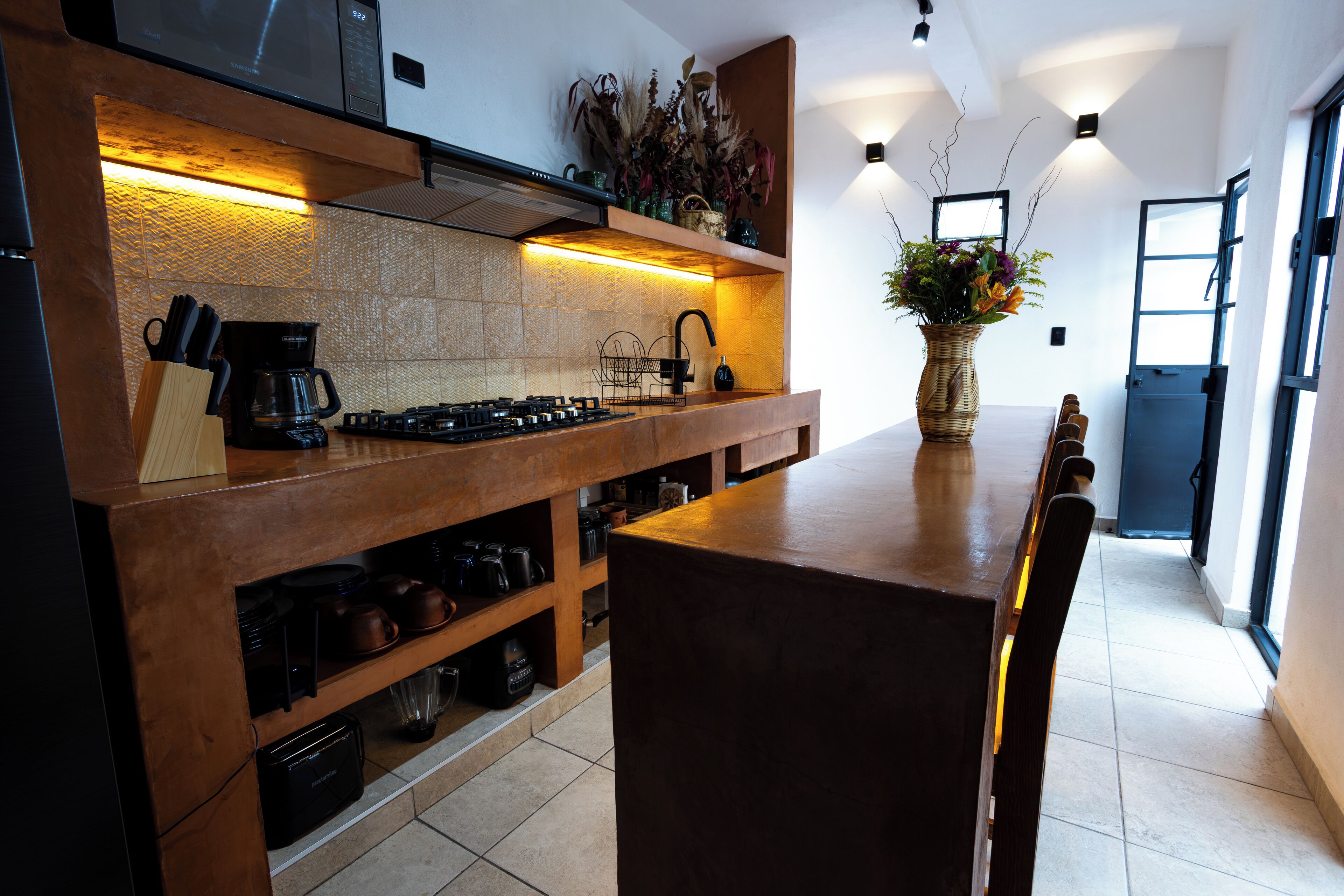 Kühlschrank, Mikrowelle, Toaster, Mixer