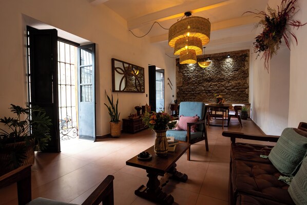 House | Living room | 40-inch Smart TV with digital channels, Netflix, streaming services - Casa Sofi Oaxaca (Oaxaca)