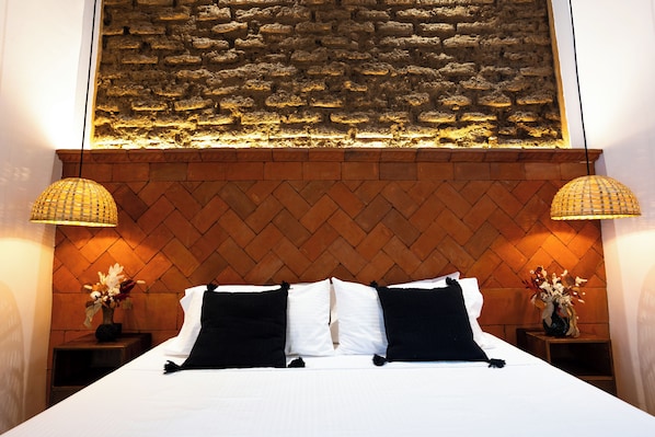 Couette en duvet d'oie, matelas mémoire de forme, rideaux occultants