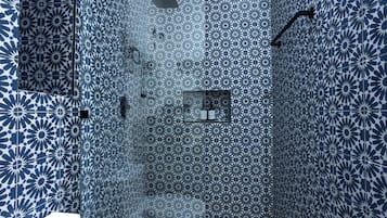 淋浴设施、吹风机、毛巾