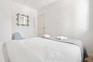 2 bedrooms, iron/ironing board, bed sheets