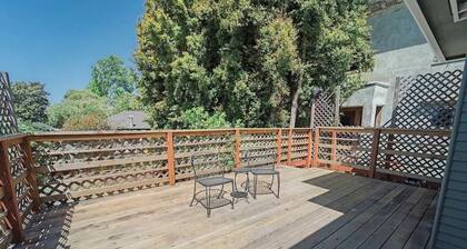 2336A- Upper 3B2B Unit w/ Laundry near UC Berkeley