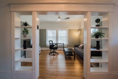 2336A- Upper 3B2B Unit w/ Laundry near UC Berkeley