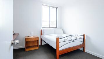 Phòng đôi, 1 giường đôi, phòng tắm dùng chung | Két bảo mật tại phòng, bàn ủi/dụng cụ ủi quần áo