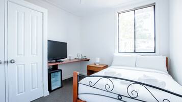 Phòng đôi, 1 giường đôi, phòng tắm dùng chung | Két bảo mật tại phòng, bàn ủi/dụng cụ ủi quần áo