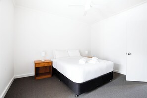 In-room safe, iron/ironing board - Unanderra Hotel  (Unanderra)