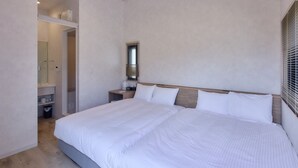 A modern bedroom with a large bed, a bedside table, a mirror, and a window with blinds. - Yambaru Experience Hotel Nunganiku (Higashi)