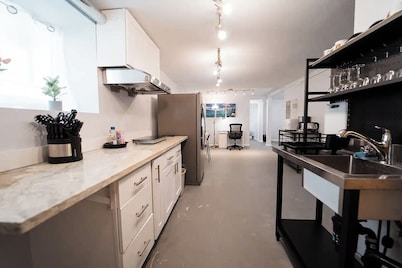 2336C - Ground 2B1B Unit with Laundry TV near UCB