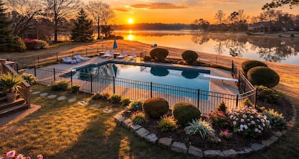 Luxury Lakeside Escape with Private Pool, Kayaks and Billiards – Masters Retreat